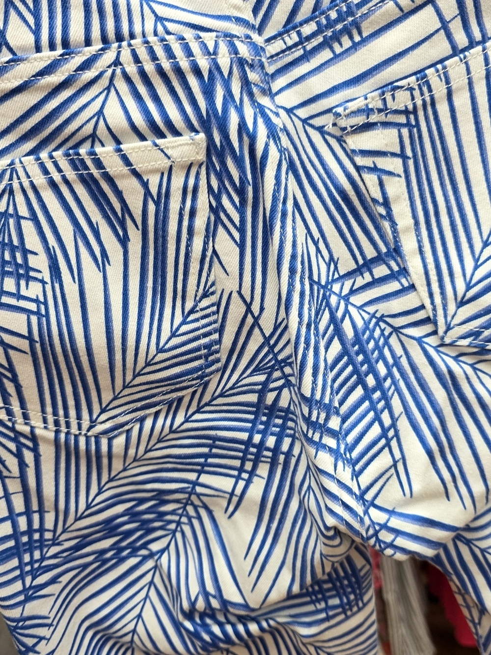 Vineyard Vines Blue White Palm-Leaf Straight Leg Raw Hem Pants Sz 26 - Picture 7 of 7
